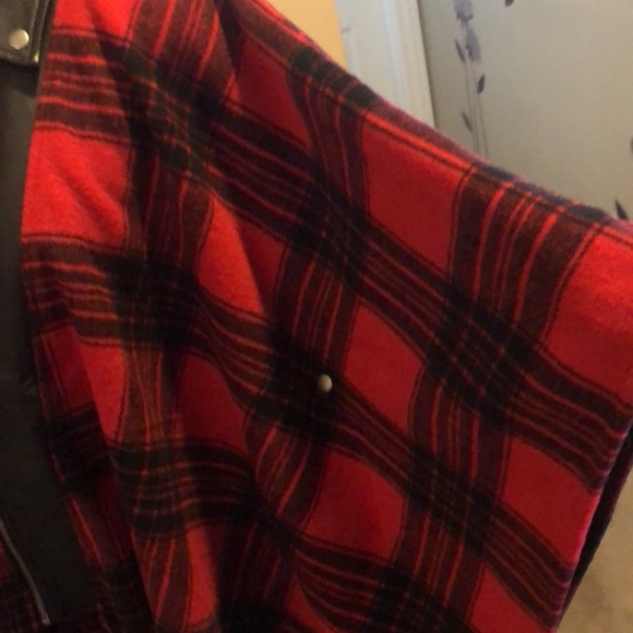 Rock&Republic Red and Black Plaid Cape - Picture 6 of 11